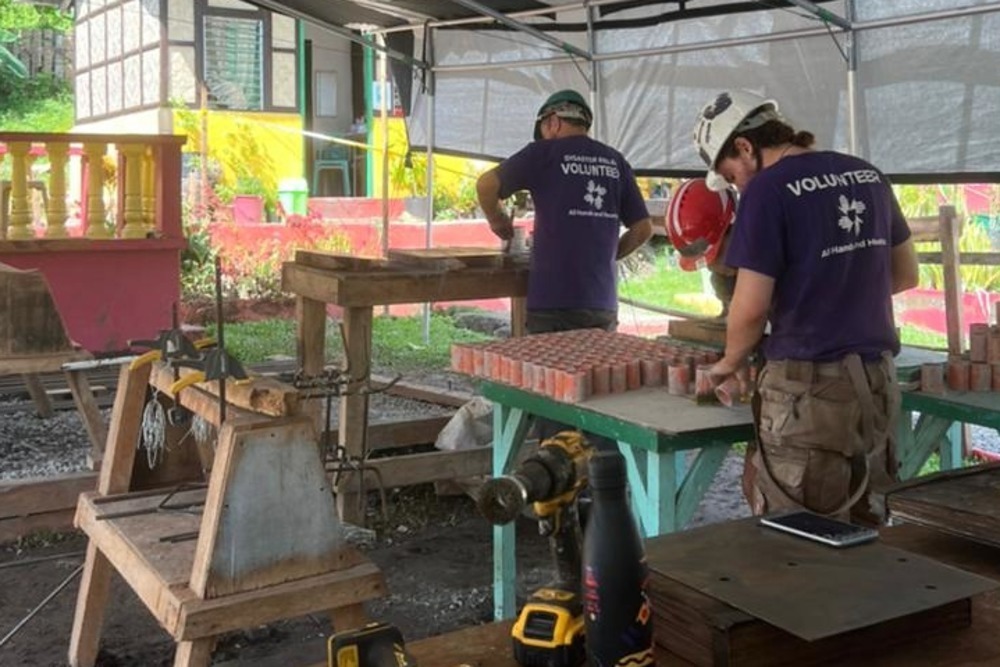 On site, the volunteers were divided into small task forces - with the common aim to build the schools
