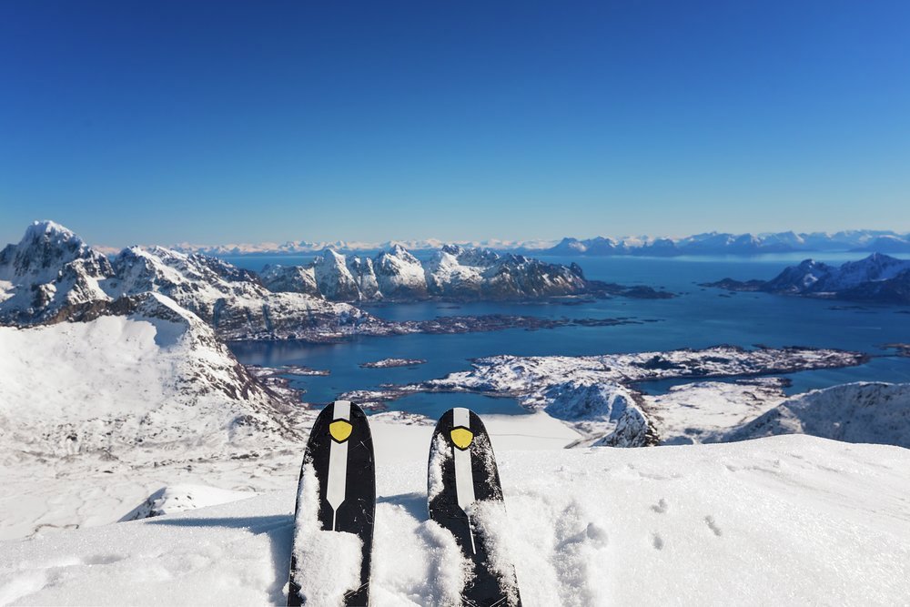 When you're not concentrating on your next turn, raise your eyes to check out the awesome view