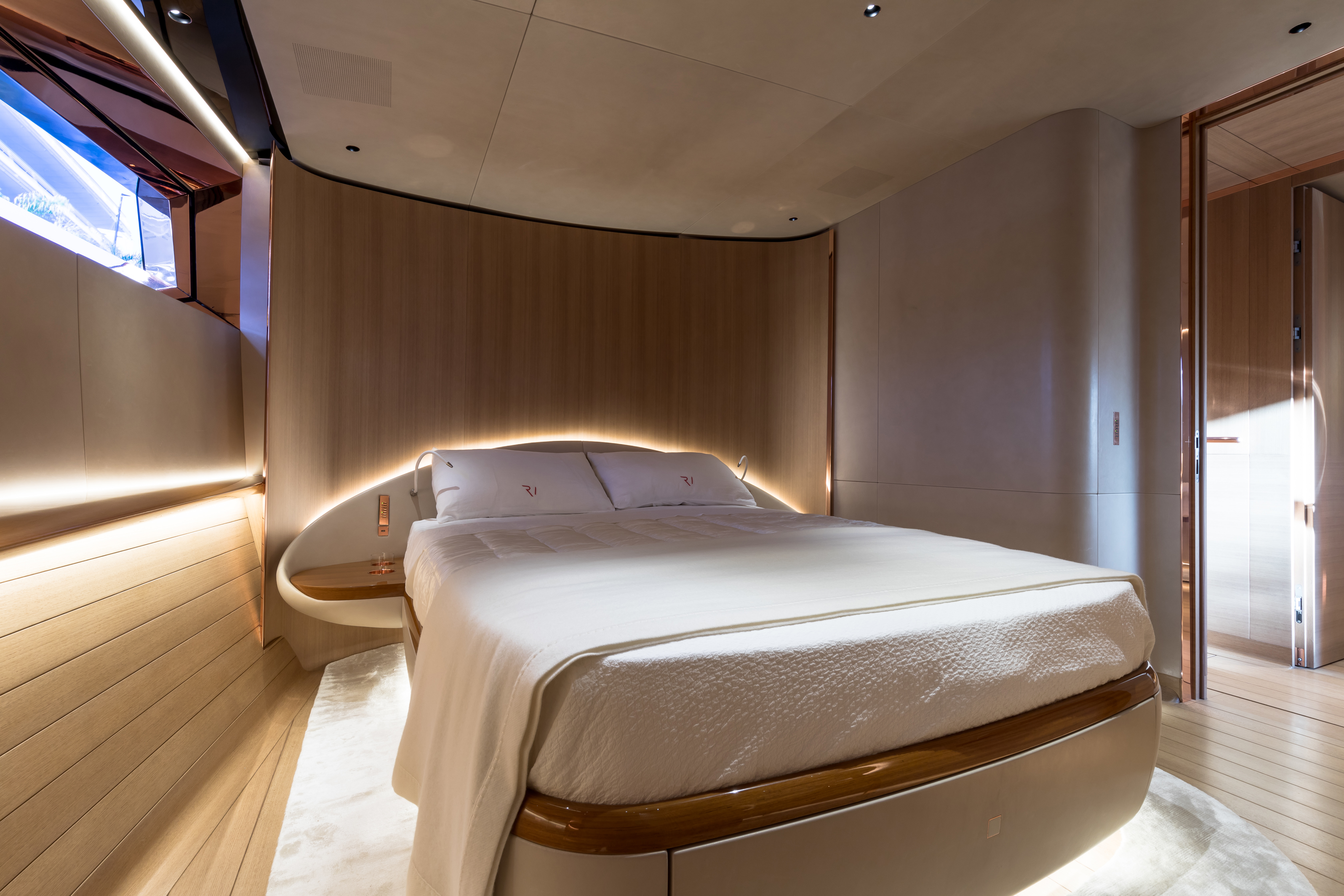 ANOMALY yacht