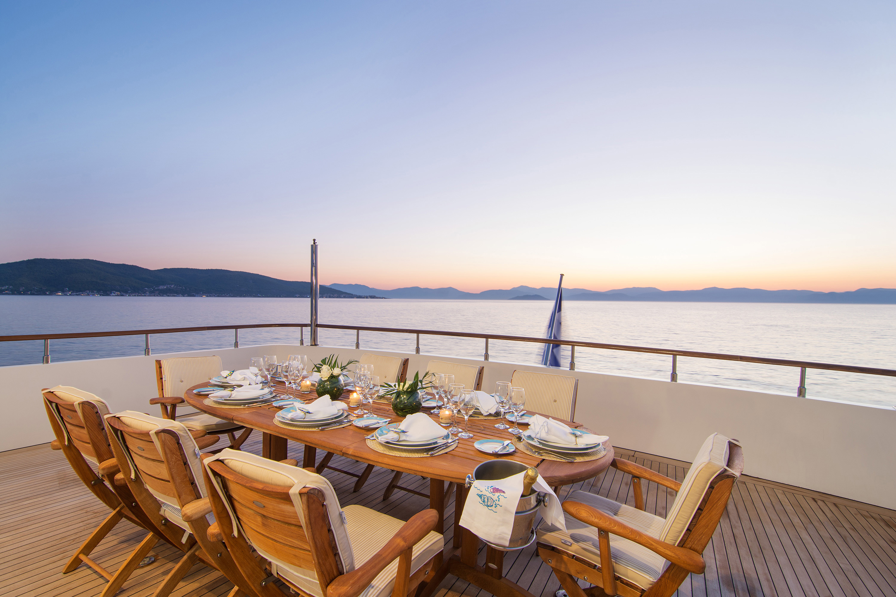 BELLA STELLA deck dining