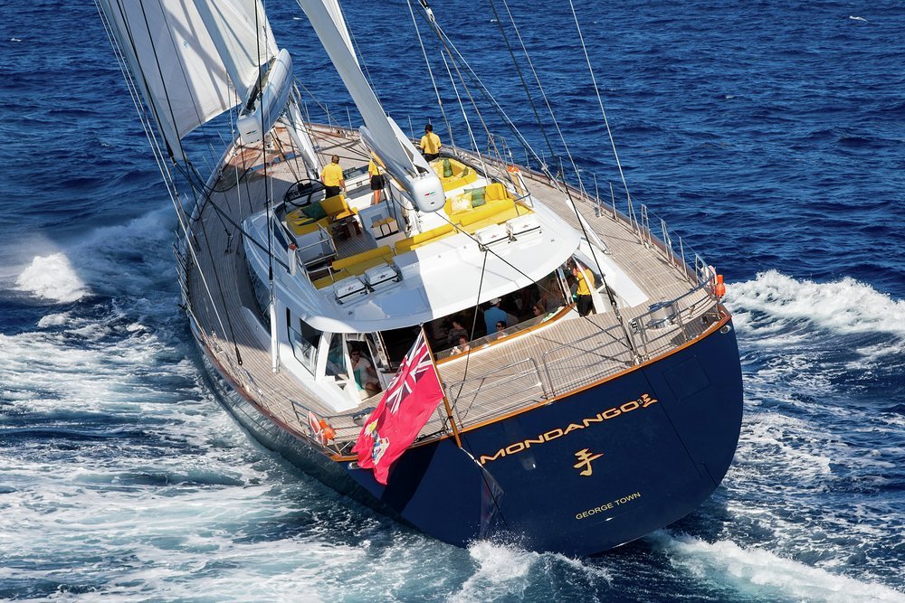 MONDANGO 3 - A centreboard allows her to perform well upwind while enabling access to anchorages of over 4m (13.1ft) depth)
