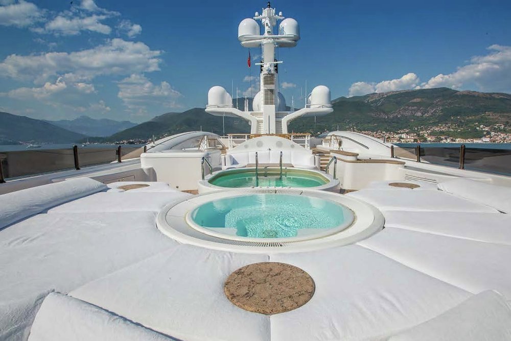 The sun deck, which is served by the elevator, has a pool and jacuzzi
