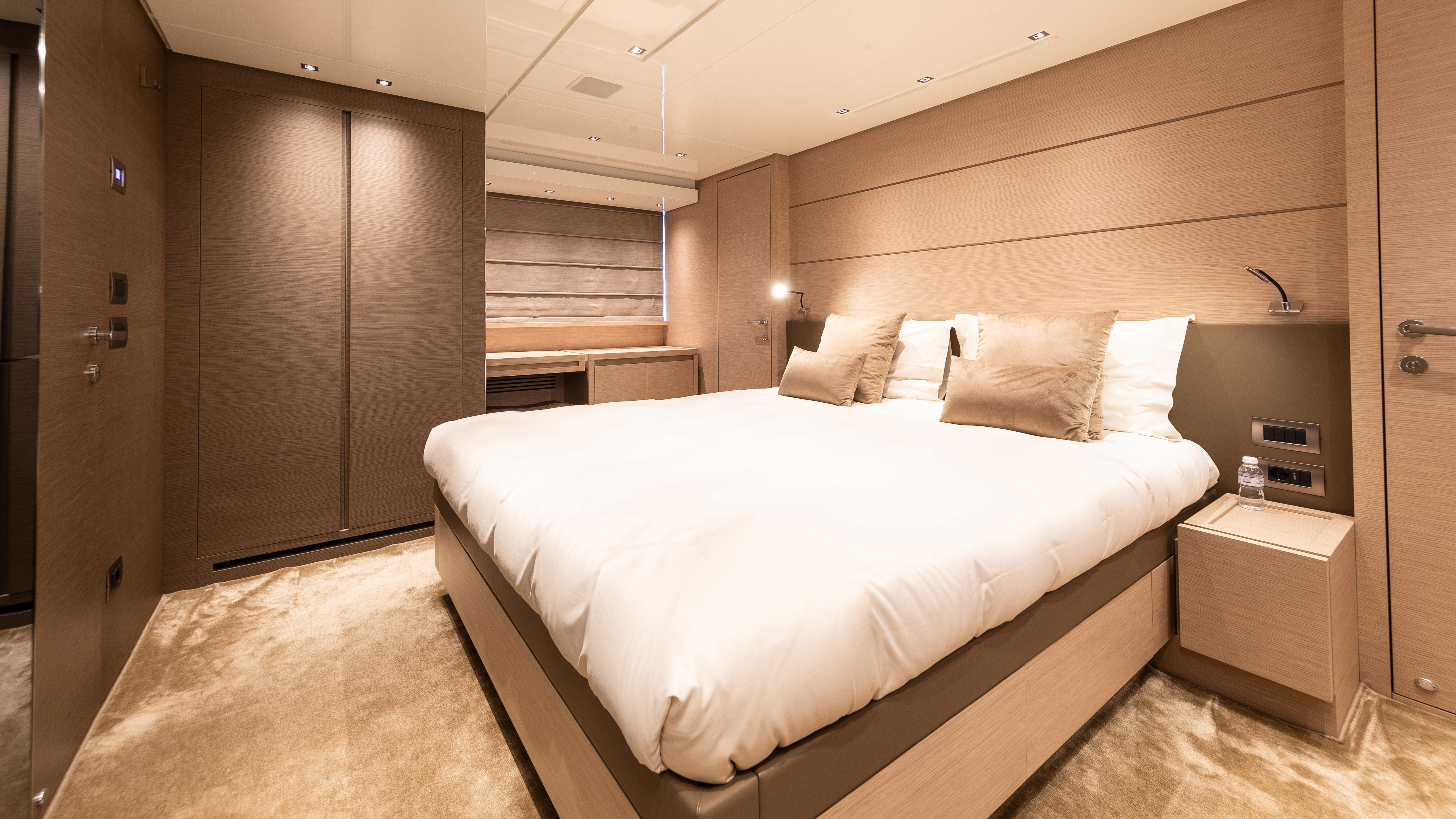 REGINE OF CANNES master cabin