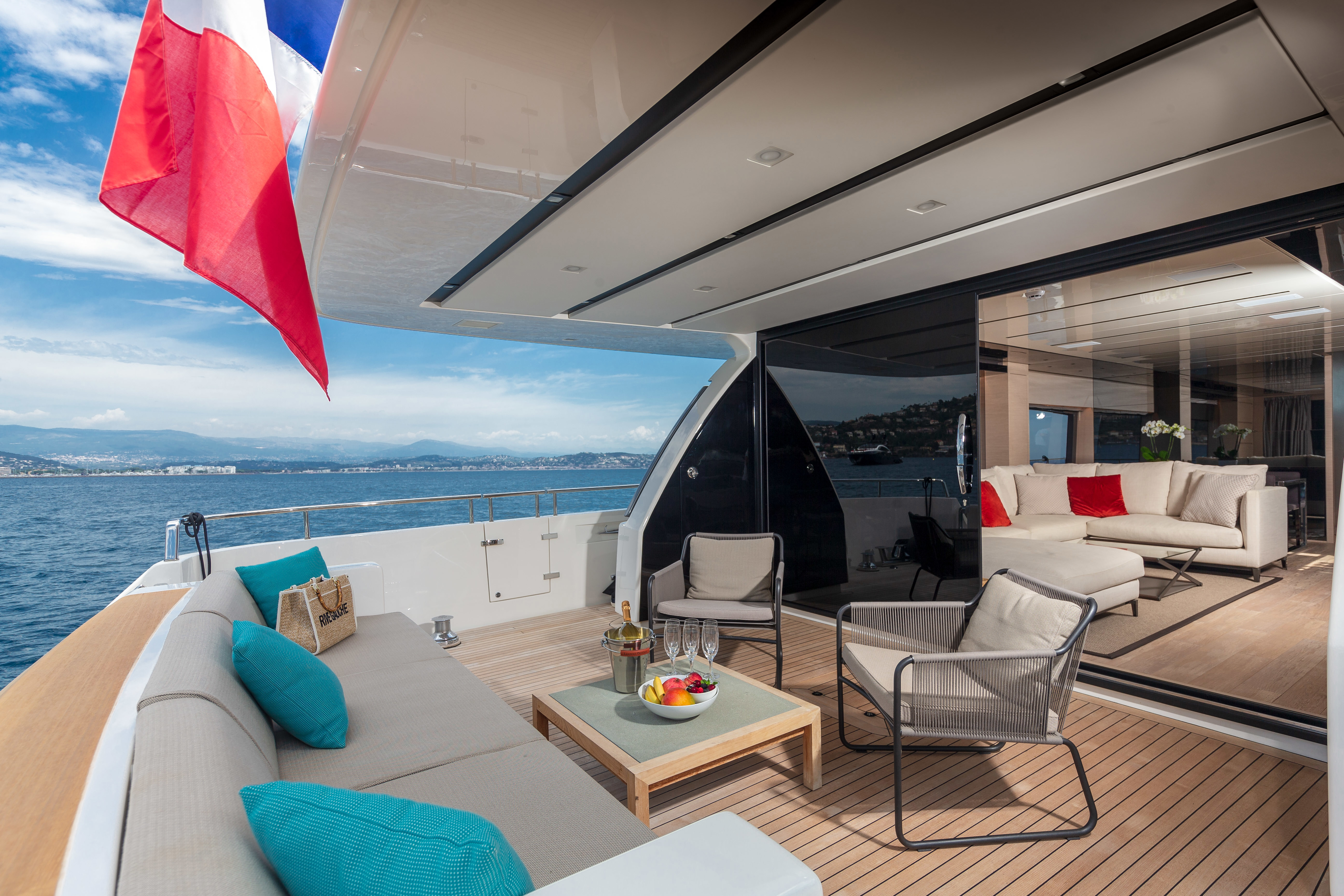 REGINE OF CANNES main deck aft
