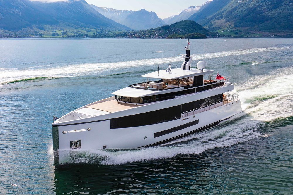 Next, the 33.9m (111.2ft) Feadship Lagoon Cruiser MOON SAND TOO, which was asking EUR 15,950,000, closed with the Burgess in Asia team representing the seller