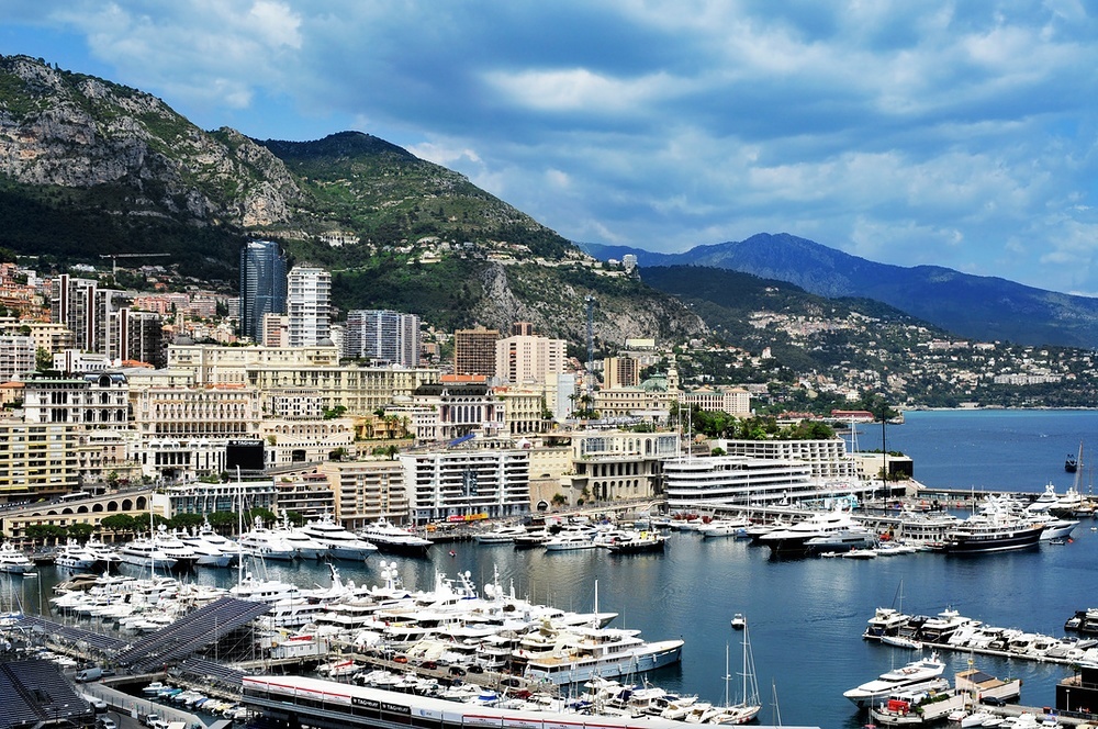 Watch the laps from your berth at Port Hercules