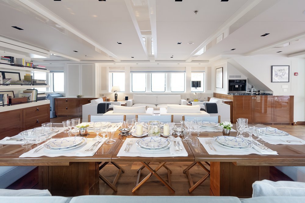 Light, bright lounge and dining space