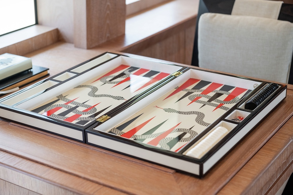 Backgammon in the saloon