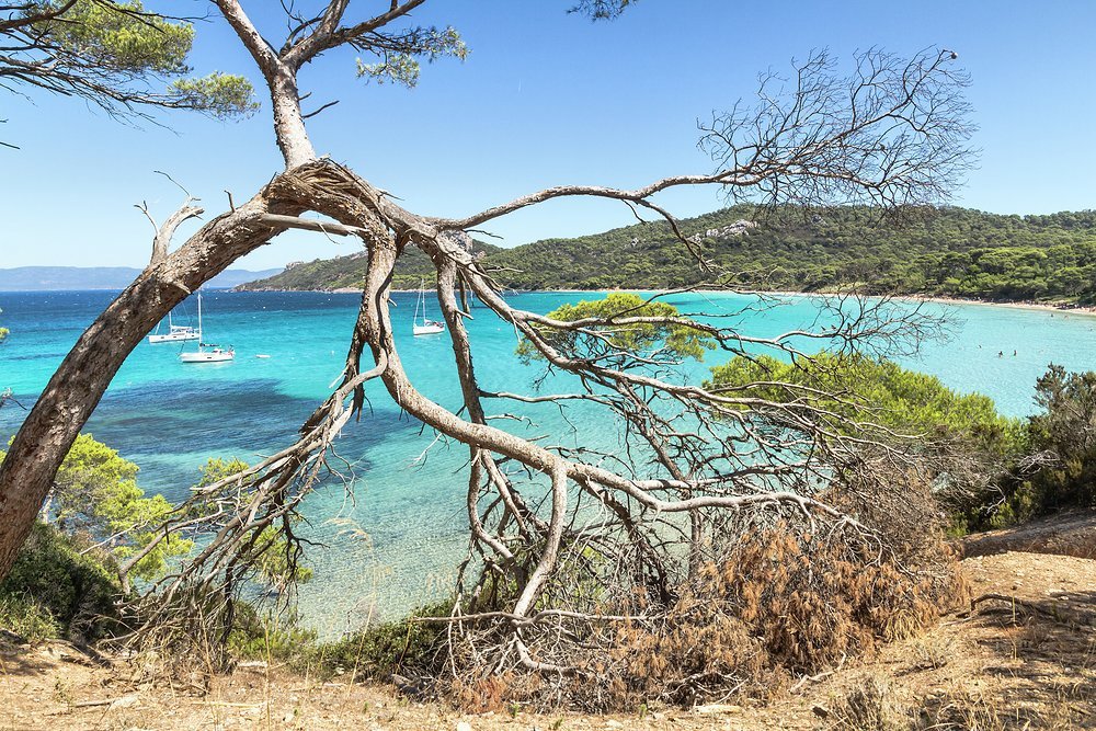 Plage Notre Dame is open to the north west, on the north eastern tip of île de Porquerolles