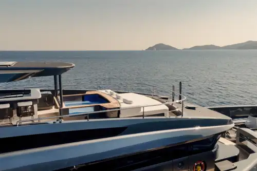 Sun deck aft